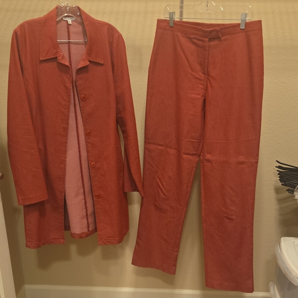 Elegant Women's Red Pantsuit Set